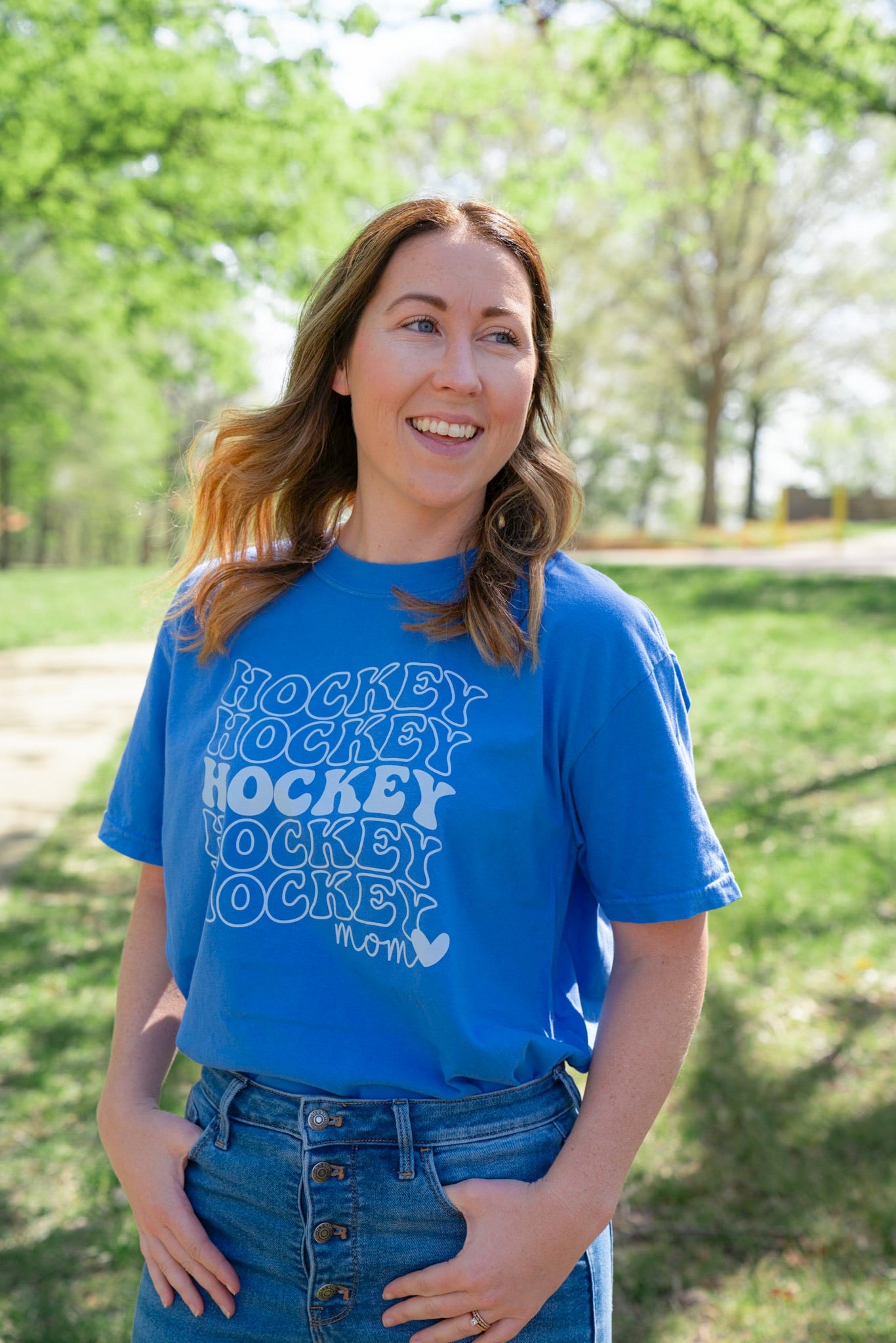 HOCKEY MOM - COMFORT COLORS TSHIRT